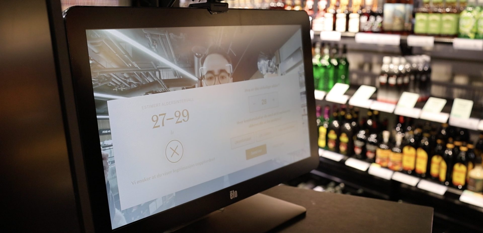 A person being scanned for Sightic's age verification at Vinmonopolet's Oslo City store